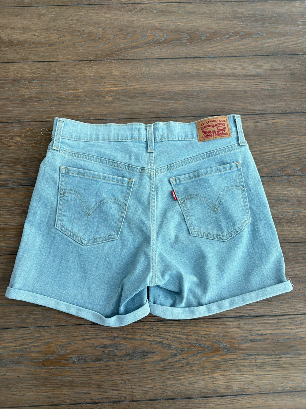 Levi's Light Wash Roll-Cuff Denim Shorts - Pale Blue Size 27 - Picture 2 of 5